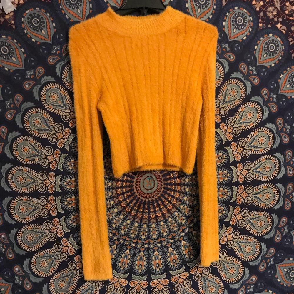 YELLOW SWEATER